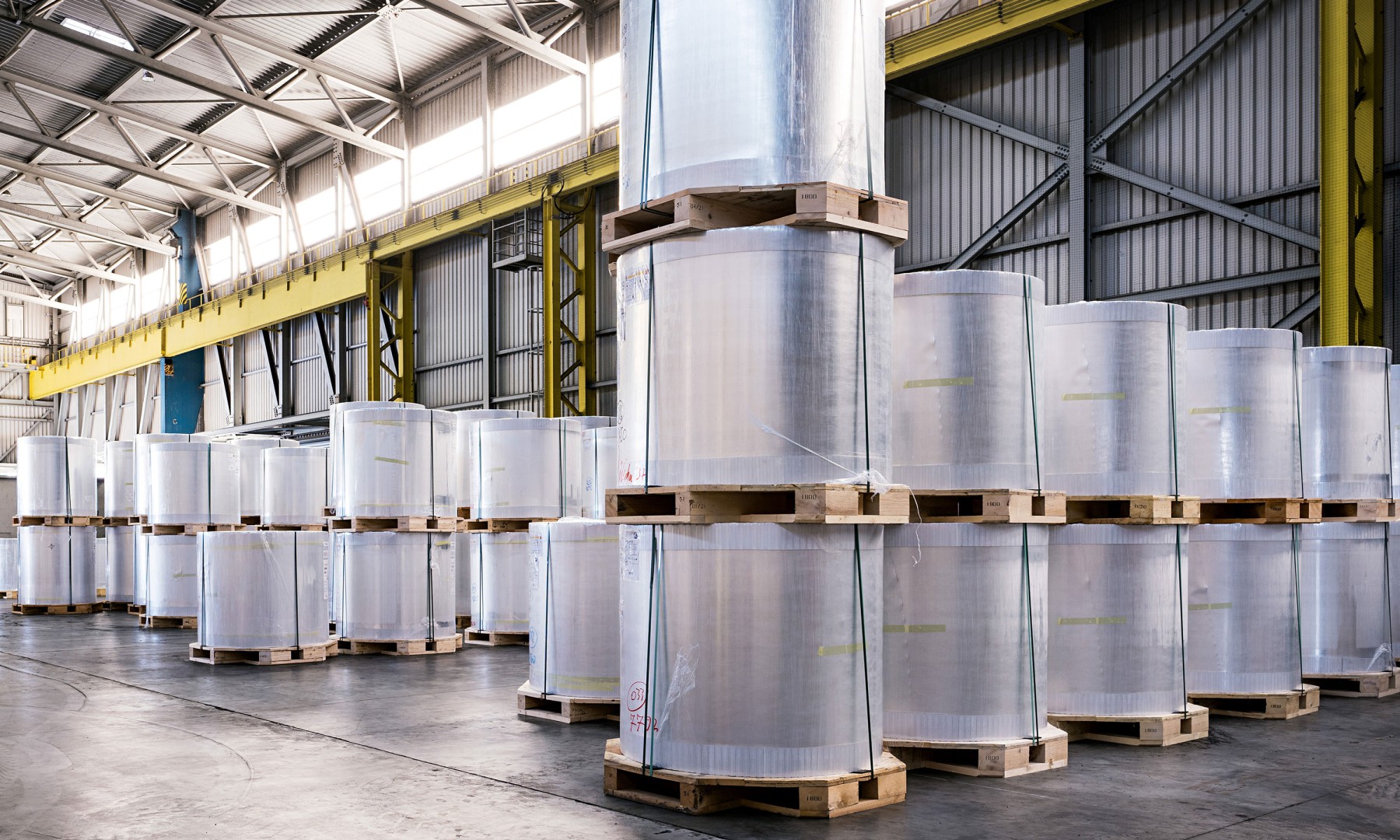 An zwei Standorten der HGK in Neuss und Dormagen werden vielf&auml;ltige logistische Leistungen rund um das Metall Aluminium angeboten.