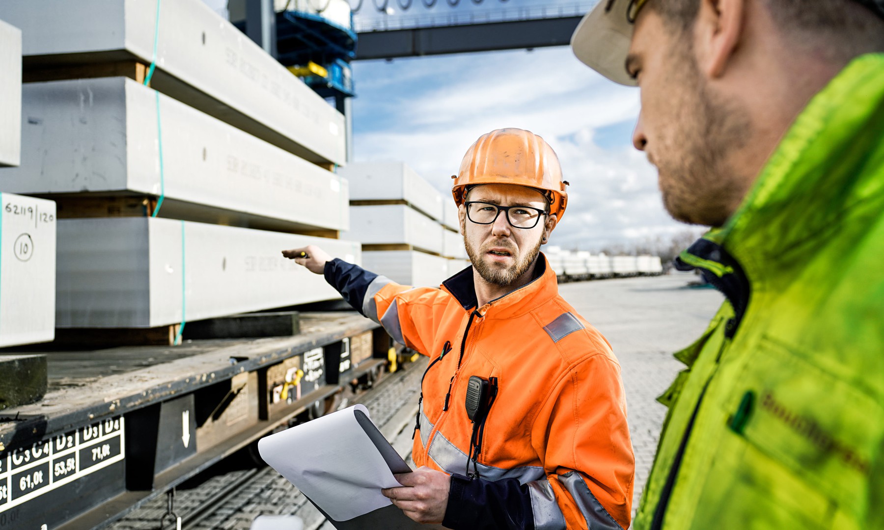 An zwei Standorten der HGK in Neuss und Dormagen werden vielf&auml;ltige logistische Leistungen rund um das Metall Aluminium angeboten.