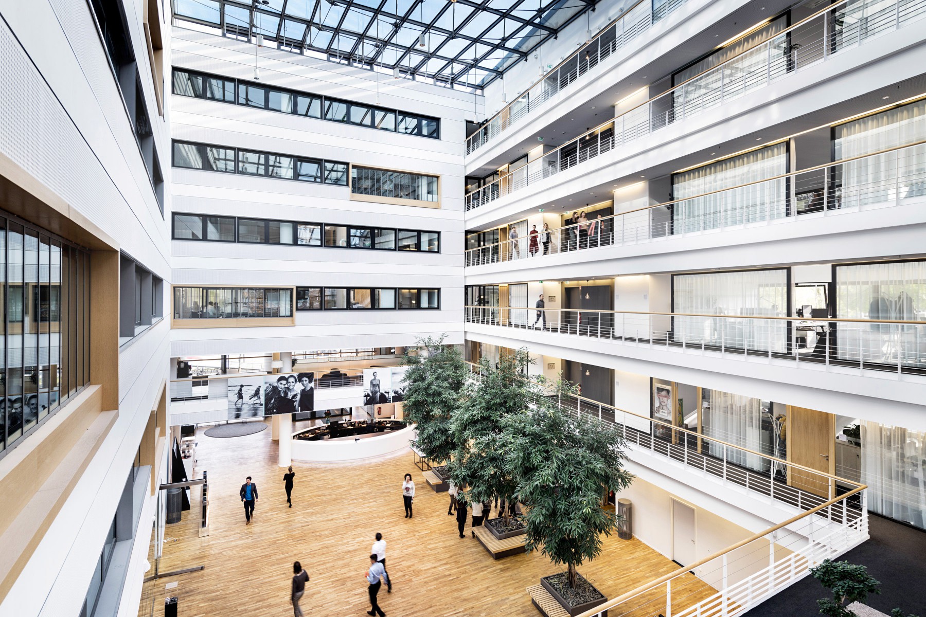 Ein junges Team steuert von D&uuml;sseldorf aus den weltweiten Vertrieb von Beauty-Produkten