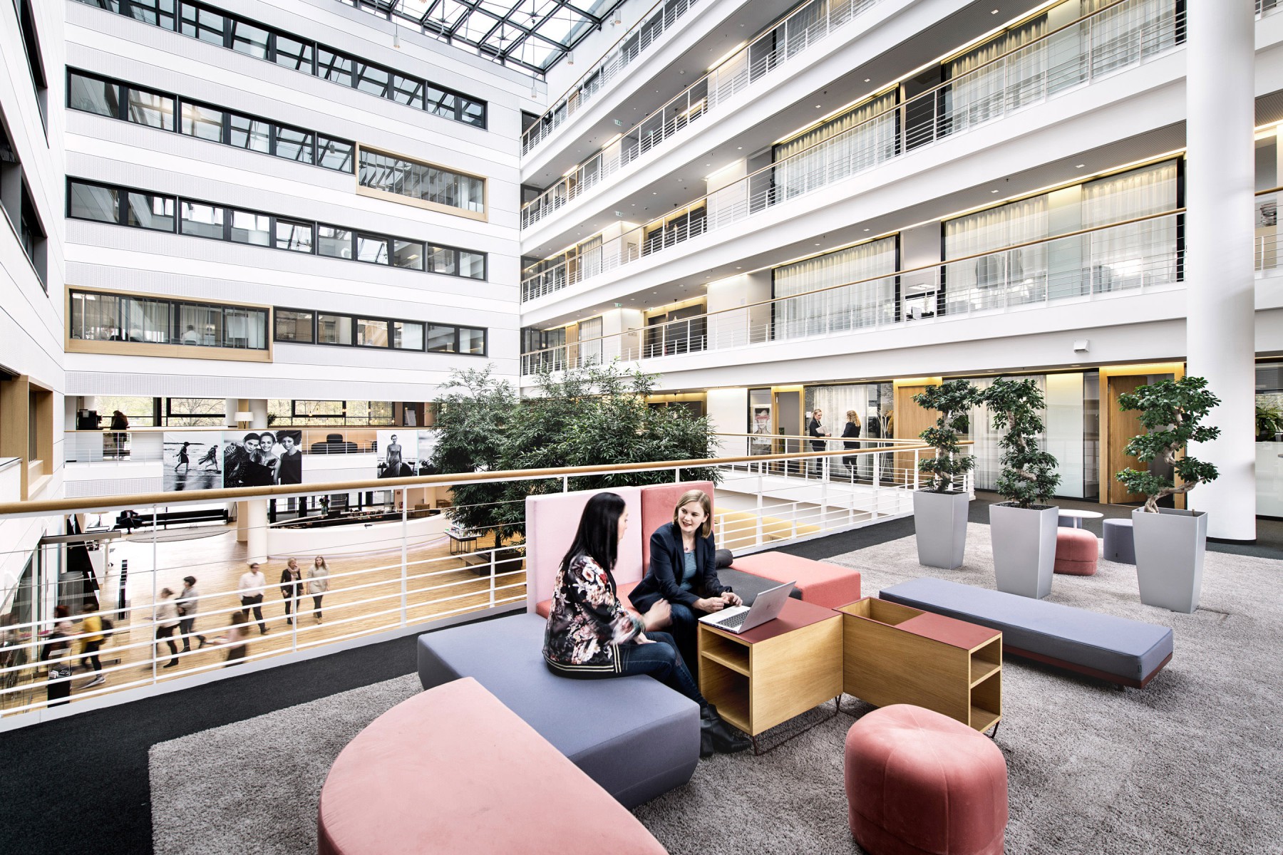 Ein junges Team steuert von D&uuml;sseldorf aus den weltweiten Vertrieb von Beauty-Produkten