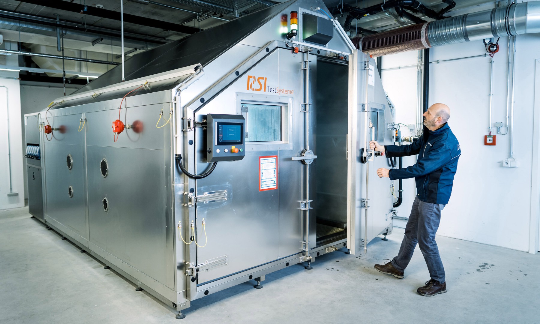 Im Innovationspark Avantis ist das europaweit modernste unabh&auml;ngige Pr&uuml;fzentrum f&uuml;r Antriebsbatterien von Elektrofahrzeugen entstanden.