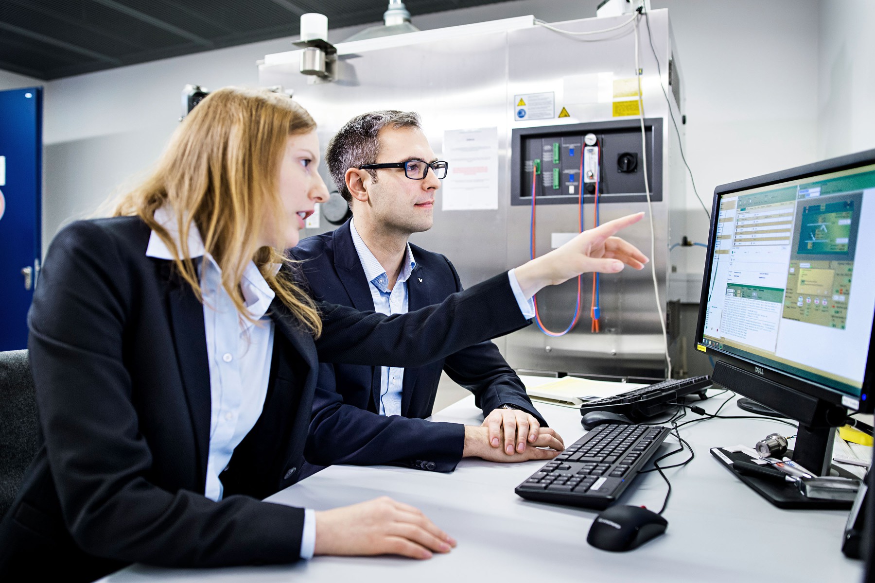 In N&uuml;rnberg betreibt der T&Uuml;V Rheinland ein Labor zur Sicherheitspr&uuml;fung von Batterien und Akkus unterschiedlichster Bauart und Gr&ouml;&szlig;e
