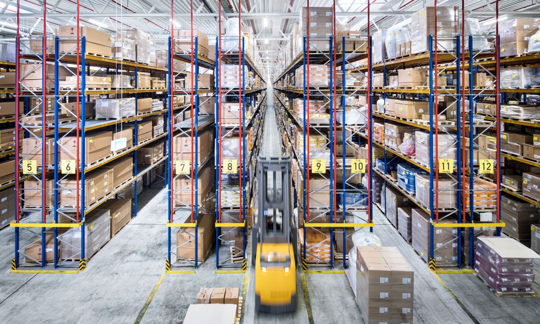 Ein modernes Multi-User-Logistikzentrum der H&auml;fen und G&uuml;terverkehr K&ouml;ln AG (HGK)