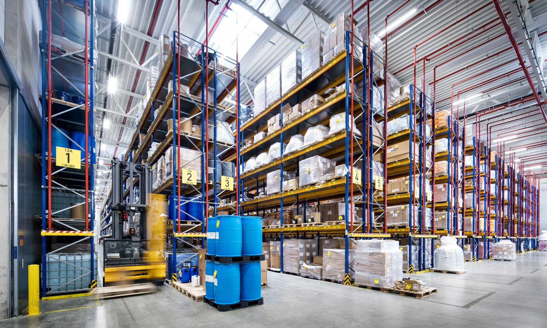 Ein modernes Multi-User-Logistikzentrum der H&auml;fen und G&uuml;terverkehr K&ouml;ln AG (HGK)