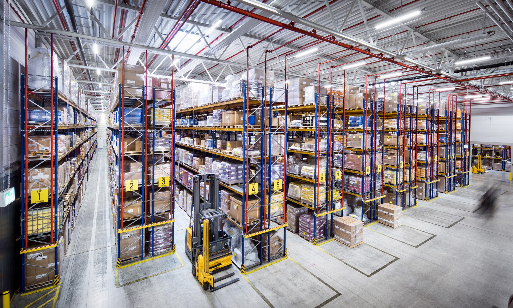 Ein modernes Multi-User-Logistikzentrum der H&auml;fen und G&uuml;terverkehr K&ouml;ln AG (HGK)