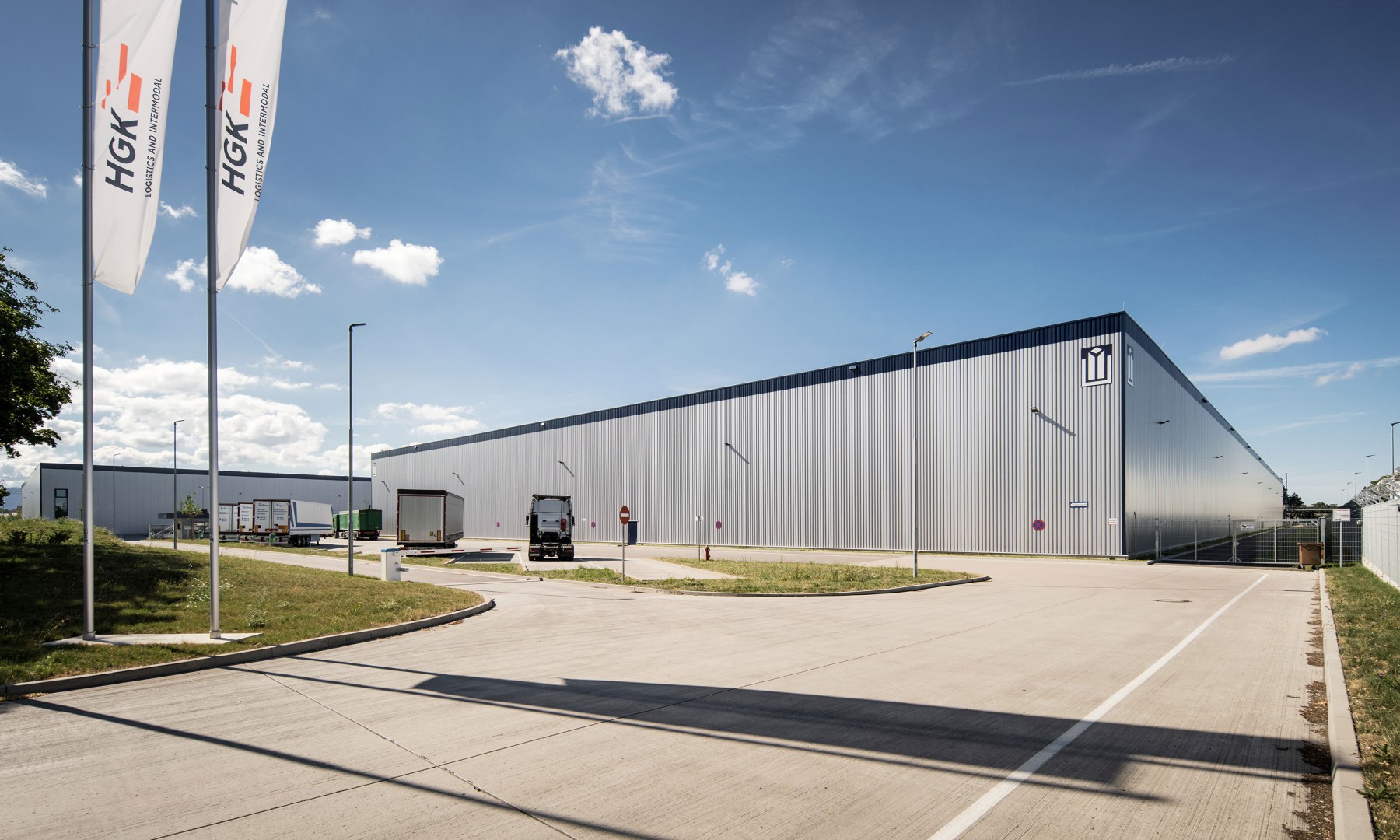Ein modernes Multi-User-Logistikzentrum der H&auml;fen und G&uuml;terverkehr K&ouml;ln AG (HGK)