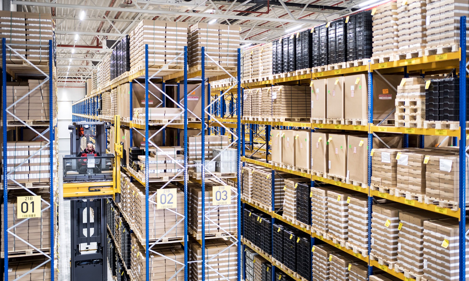 Ein modernes Multi-User-Logistikzentrum der H&auml;fen und G&uuml;terverkehr K&ouml;ln AG (HGK)