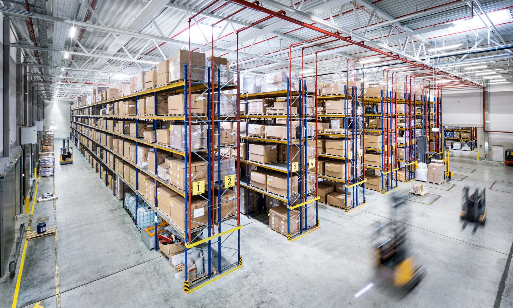 Ein modernes Multi-User-Logistikzentrum der H&auml;fen und G&uuml;terverkehr K&ouml;ln AG (HGK)