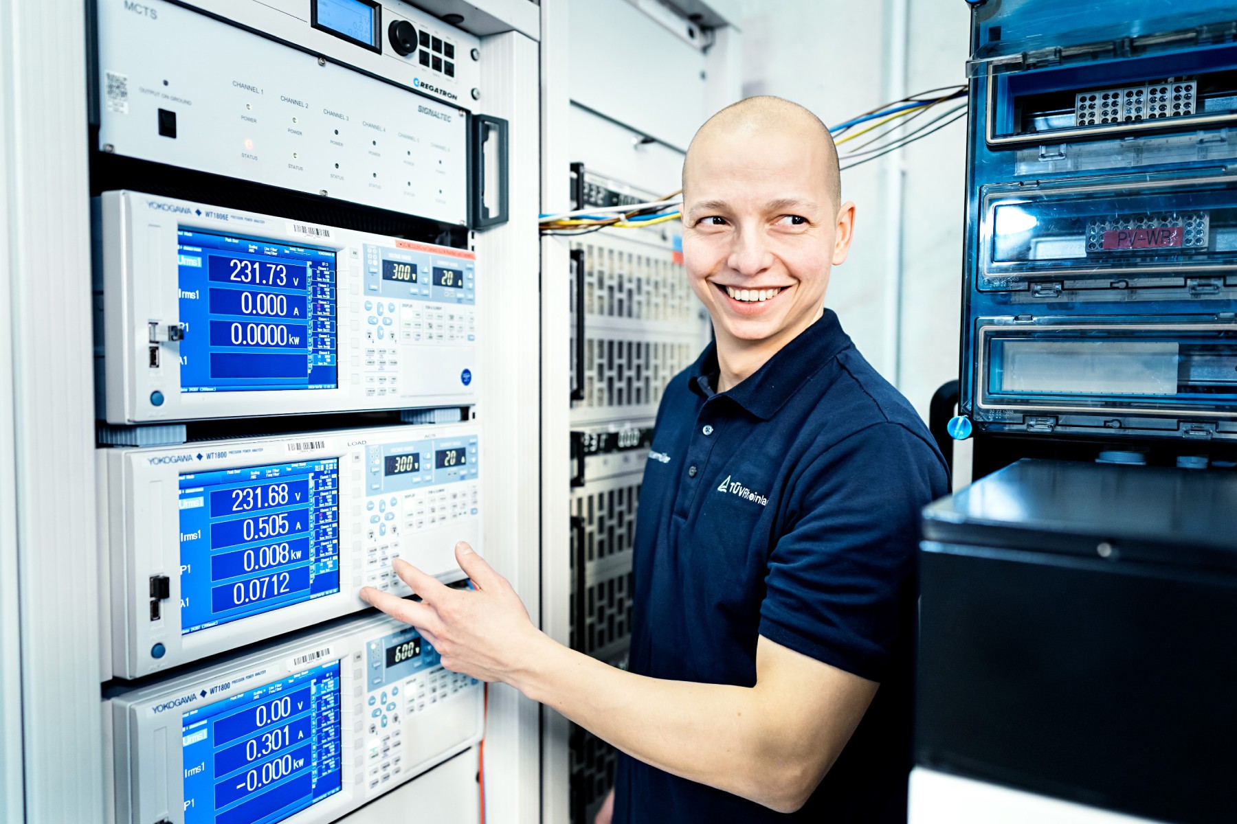 Das Solarlabor des T&Uuml;V Rheinland in K&ouml;ln ist eines der weltweit gr&ouml;&szlig;ten Labore zur Pr&uuml;fung von Solarmodulen.