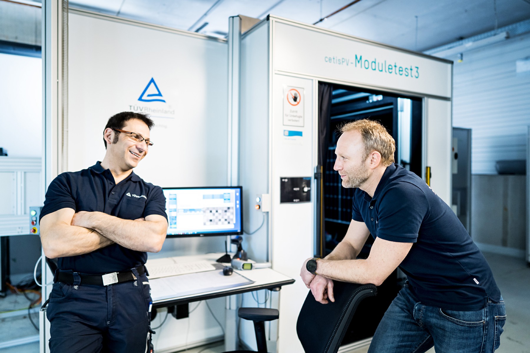 Das Solarlabor des T&Uuml;V Rheinland in K&ouml;ln ist eines der weltweit gr&ouml;&szlig;ten Labore zur Pr&uuml;fung von Solarmodulen.