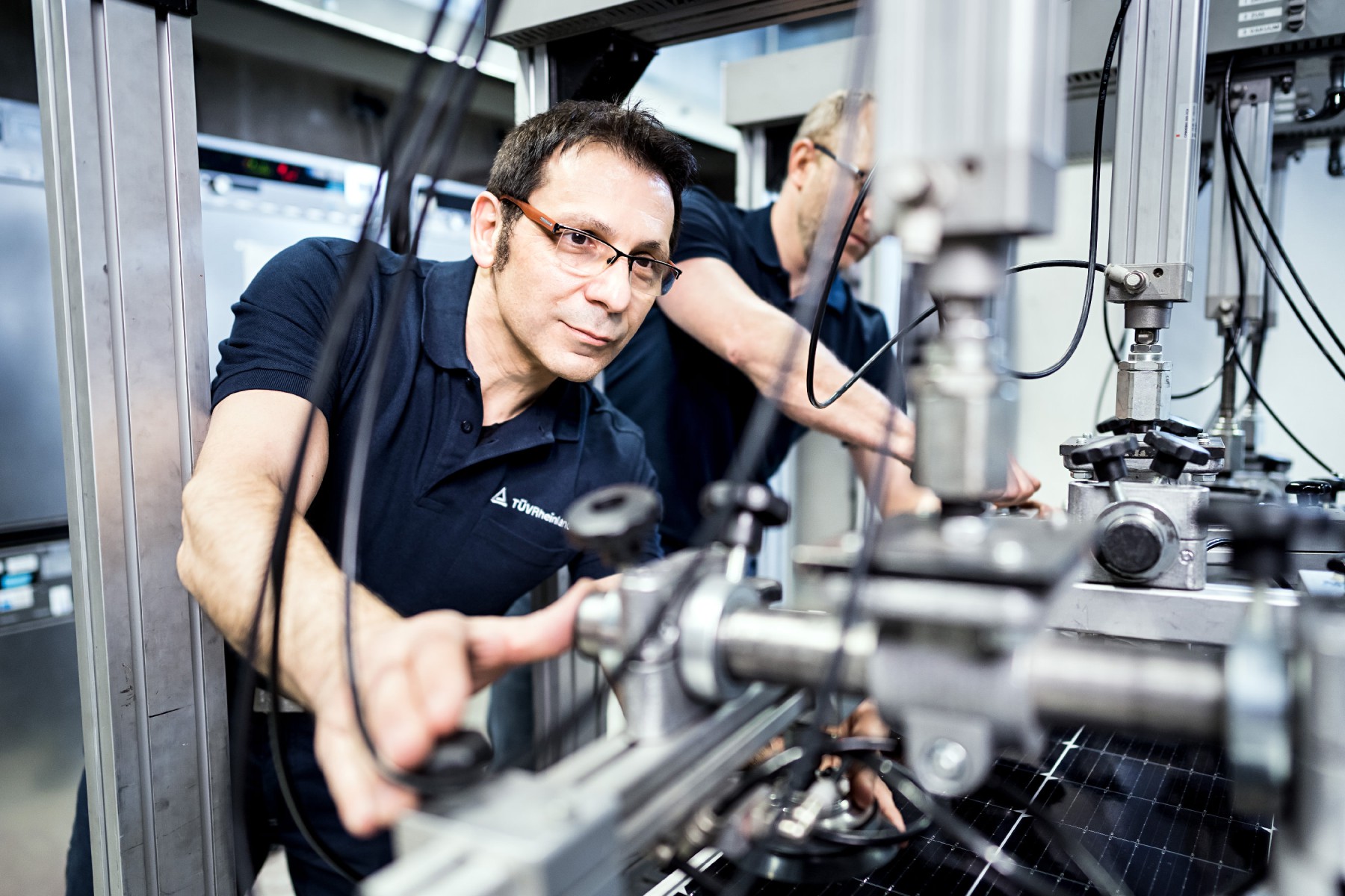 Das Solarlabor des T&Uuml;V Rheinland in K&ouml;ln ist eines der weltweit gr&ouml;&szlig;ten Labore zur Pr&uuml;fung von Solarmodulen.