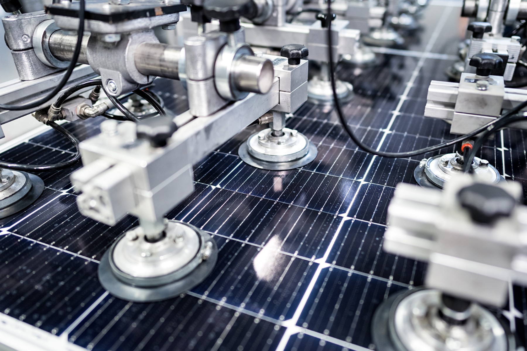 Das Solarlabor des T&Uuml;V Rheinland in K&ouml;ln ist eines der weltweit gr&ouml;&szlig;ten Labore zur Pr&uuml;fung von Solarmodulen.